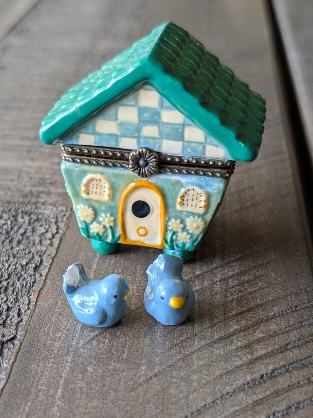 Cottage House Birds Porcelain Hinge Box PHB Grannycore
